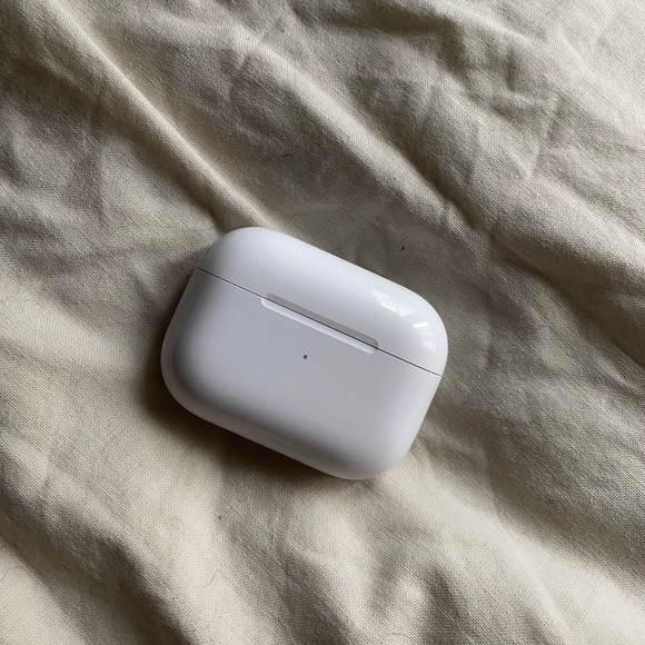 Apple AirPods Pro - Picture 3 of 9